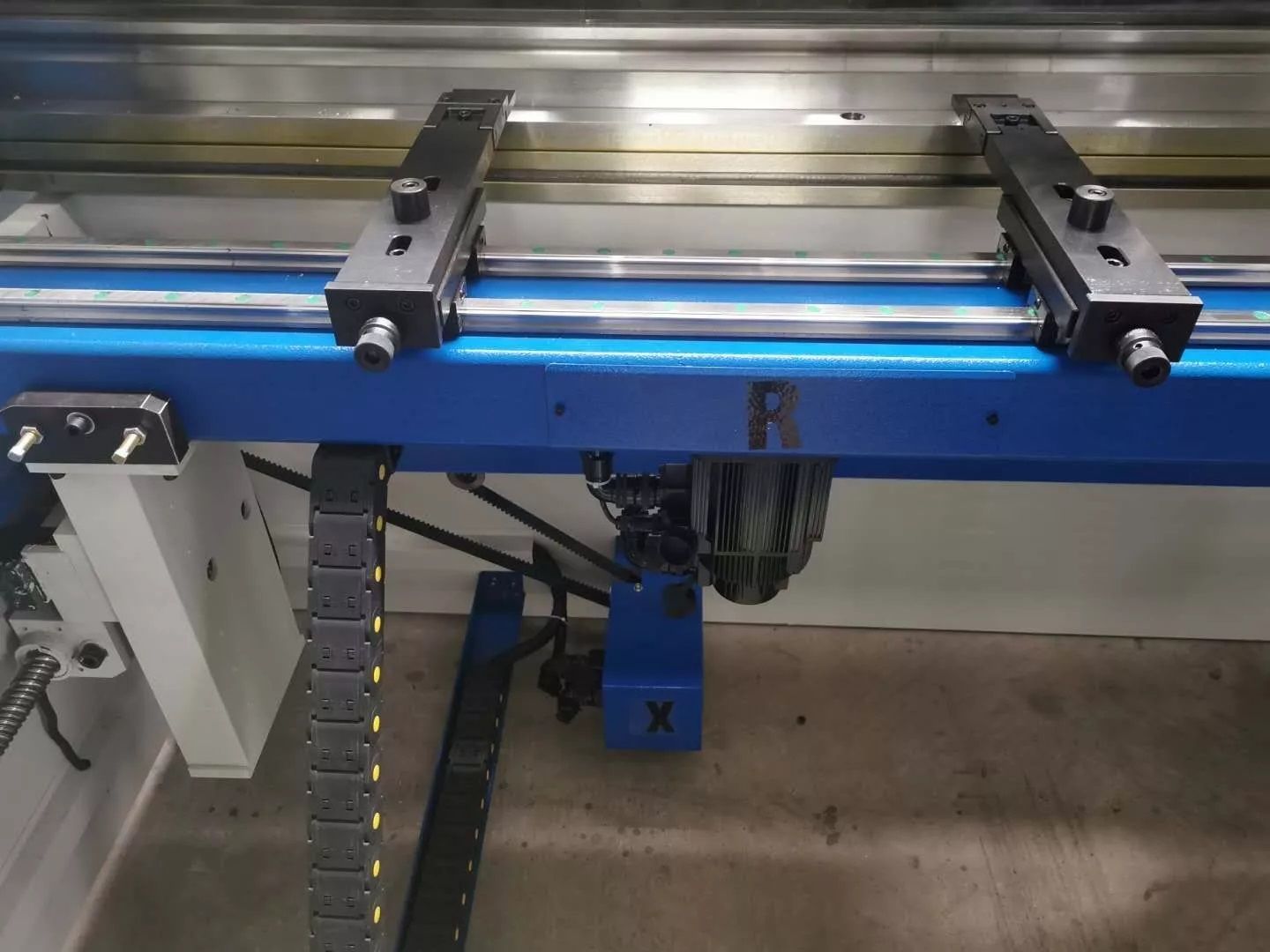 Гидравлический листогибочный пресс ES 1640 с ЧПУ CTouсh 15