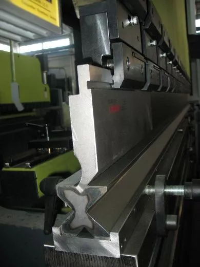 Листогибочный гидравлический пресс Toskar 1500-40 серия RapidFab